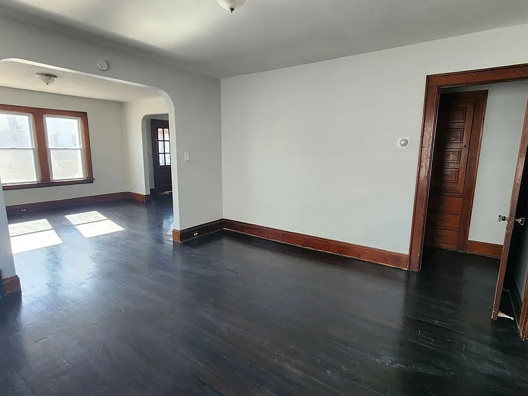 10401 Homeworth Ave — Photo 15