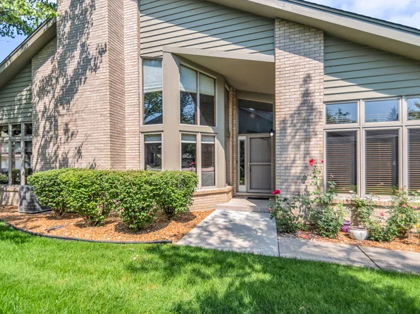 15 W Bay Rd, Palos Heights, IL 60463