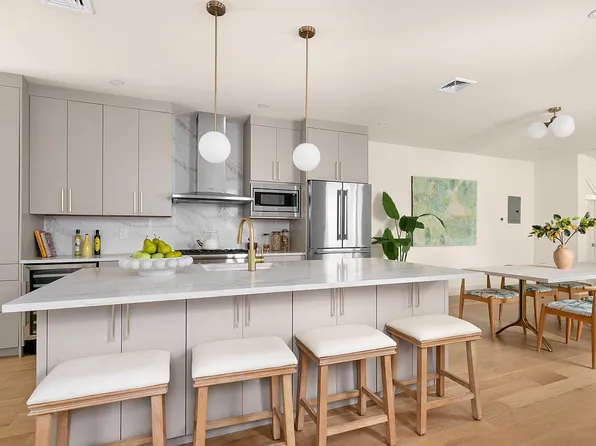 94 Hawthorne St #1, Brooklyn, NY 11225