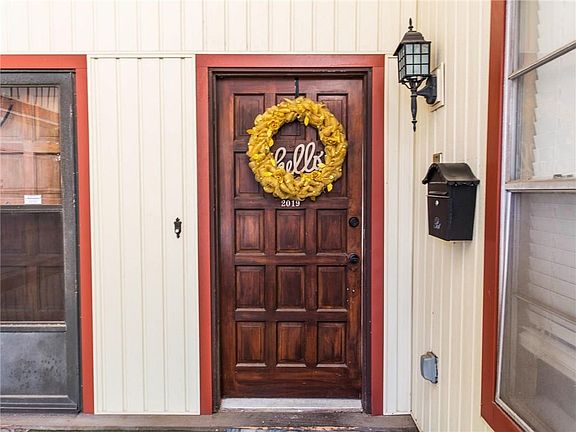 3rd image of 2019 Clubview Dr