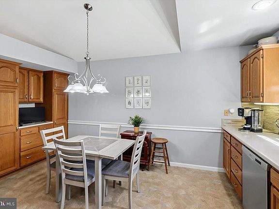 5th image of 115 Derby Dr