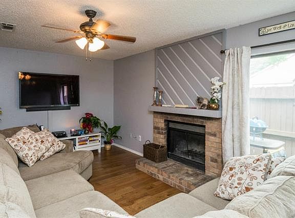 3rd image of 2323 Kennington Dr APT A