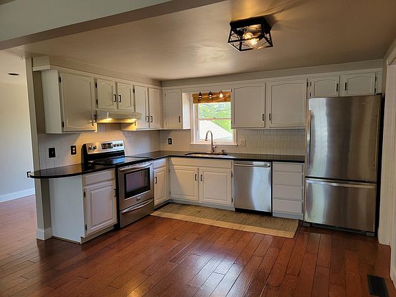 4th image of 214 New St