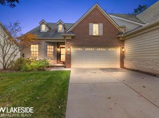 609 Mountain Cir, Rochester, MI 48306