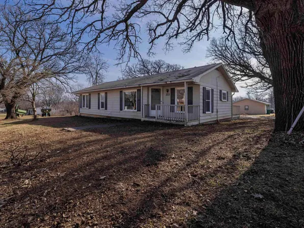223 W Park Ave, Burlingame, KS 66413