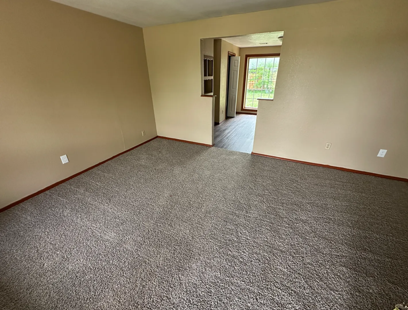 Stunning 4 Bedroom — Photo 2