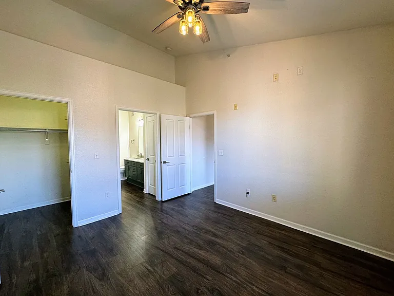 9557 W San Juan Cir #305 — Photo 10