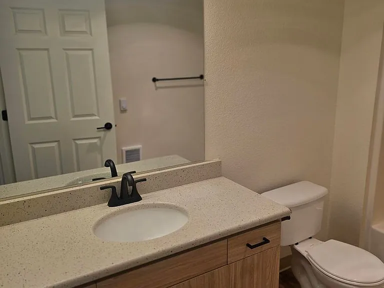 Winfou06-Columbia Village Apartments — Photo 33