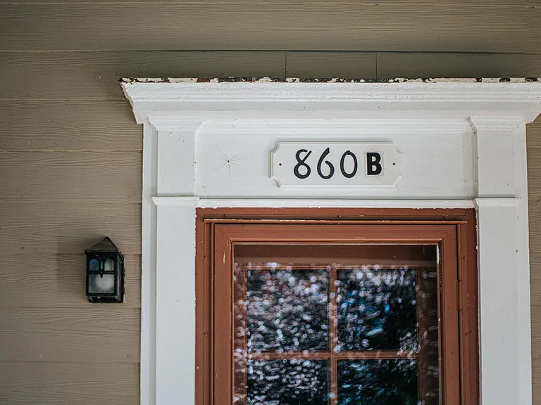 860 Elizabeth Ln — Photo 6