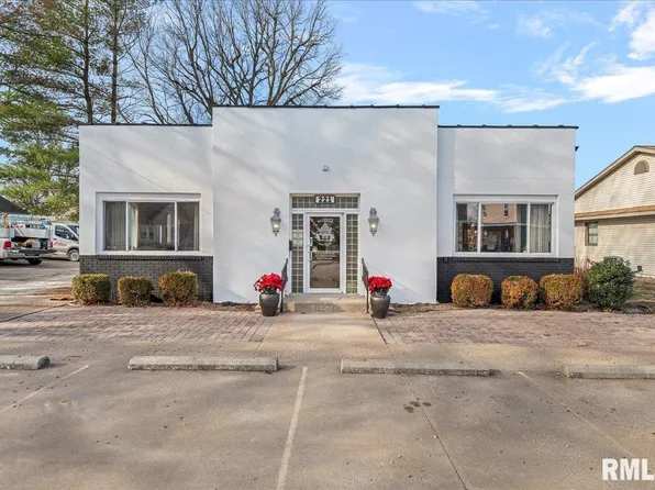 221 S Monroe St, Pittsfield, IL 62363