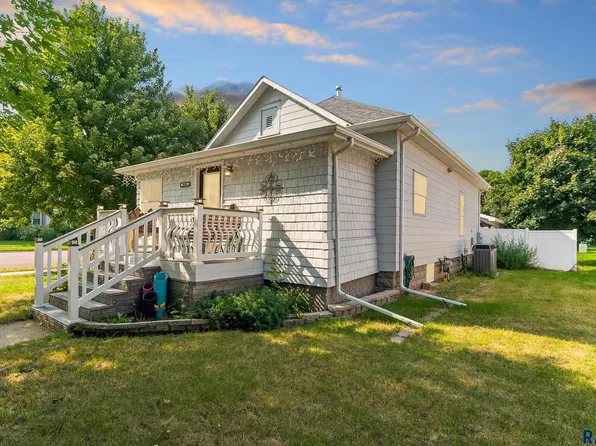 900 E 7th Ave, Mitchell, SD 57301