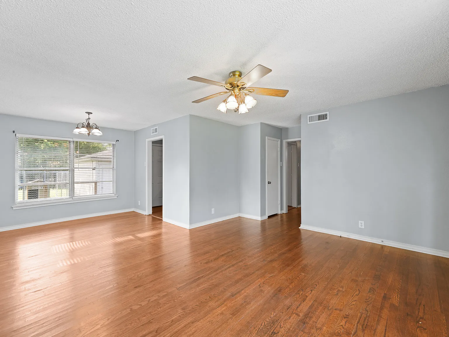 3 bed, 1242 sqft, $1,850 — Photo 4