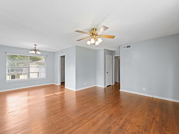 4th image of 2829 Tolosa Dr