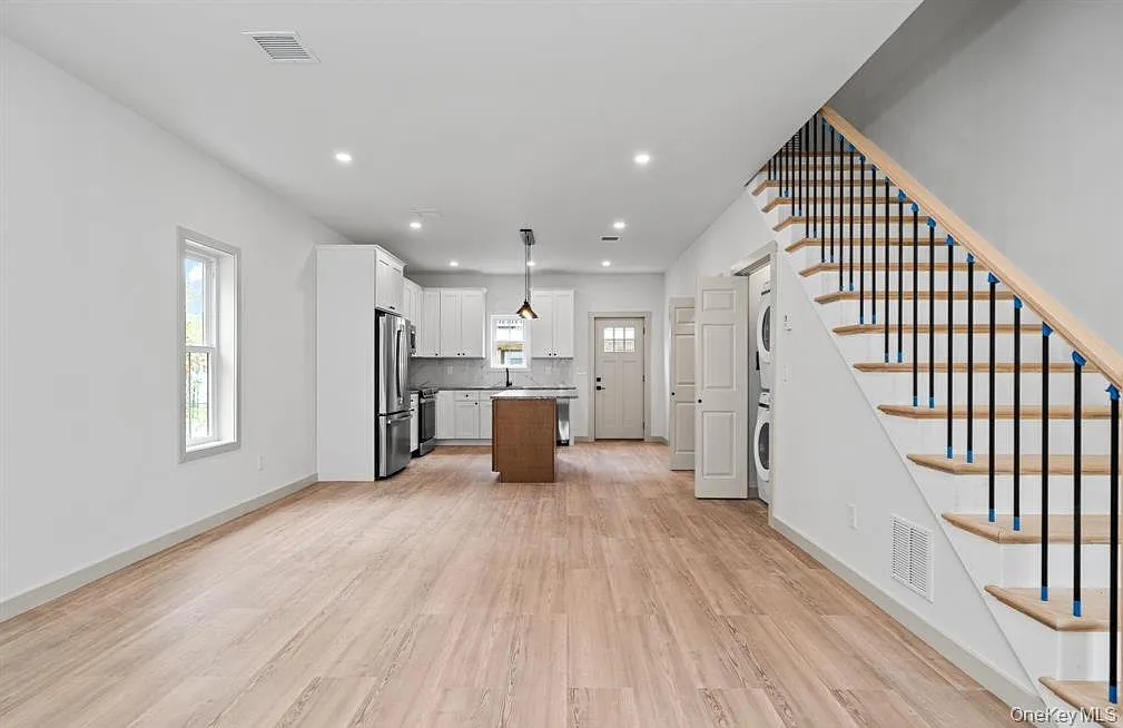 2 bed, 1.5 bath, 1244 sqft, $2,600 — Photo 4