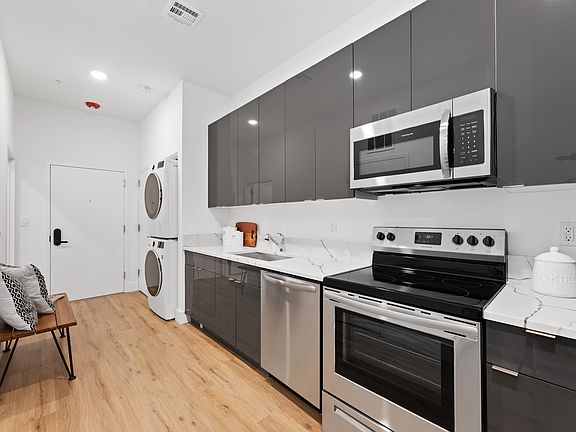 2nd image of 28 Vroom St Unit 204