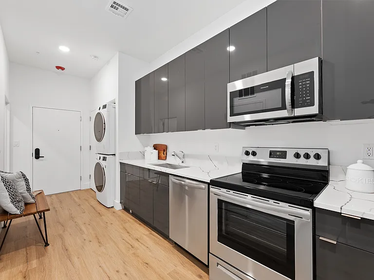 28 Vroom St #204 — Photo 2