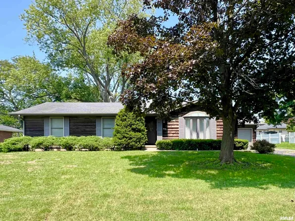 335 W Glencrest Dr, Peoria, IL 61614