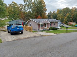 405 Fayette Cir, Fayetteville, WV 25840