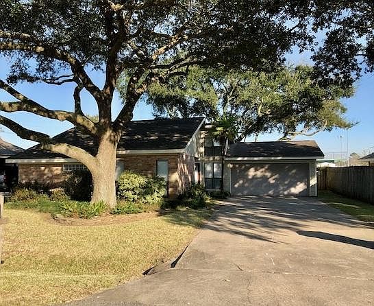 1st image of 105 Pebble Beach Dr