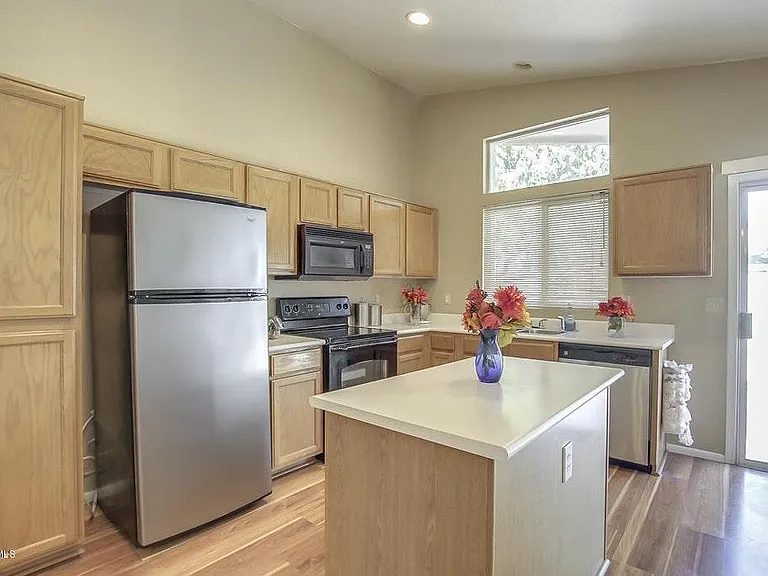 2342 E Springfield Pl — Photo 4