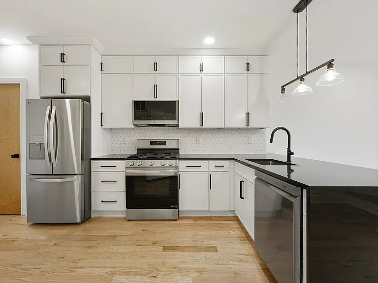 525 Washington St #2 — Photo 2