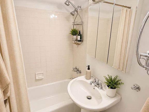 3rd image of 311 E 75th St APT 5G