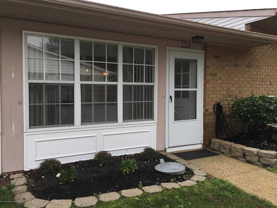 1st image of 48B Edinburgh Ln #B