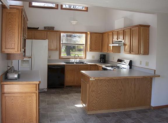4th image of 378 Quinnell Ave N