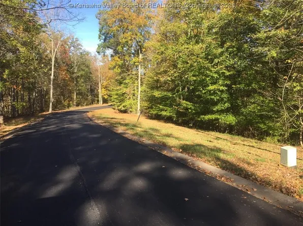 38 Summit Point Dr, Eleanor, WV 25070