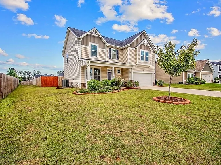2209 Courtland Dr — Photo 2
