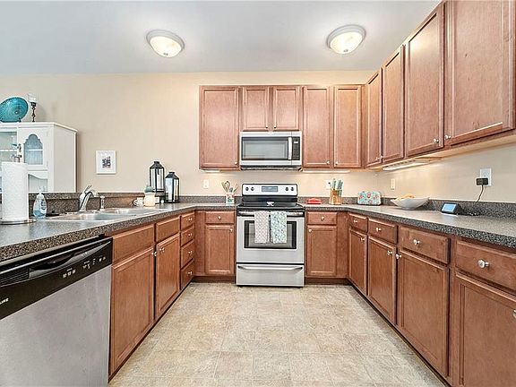 2nd image of 1426 Leckford Dr
