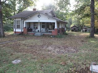 265 5th St, Big Sandy, TN 38221
