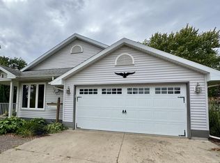 811 Cheyenne Cir, Watertown, WI 53094