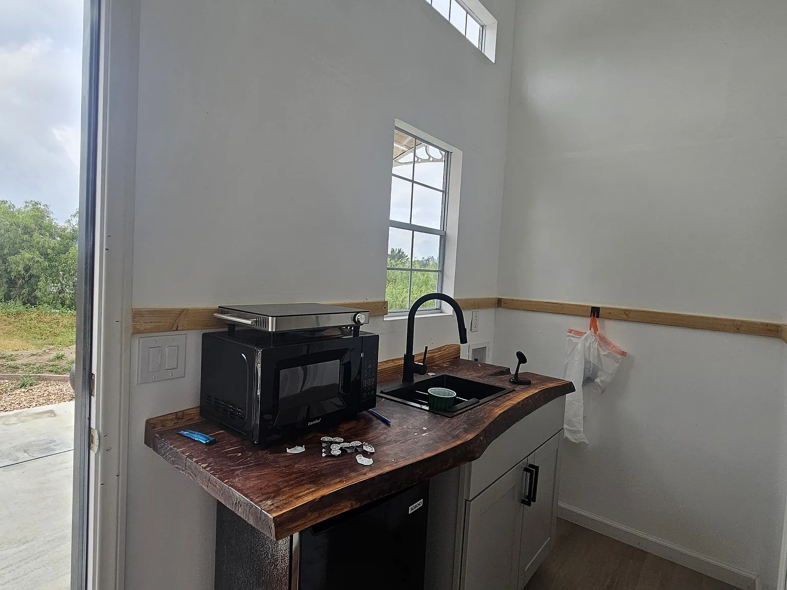 Studio, 180 sqft, $1,495 — Photo 2