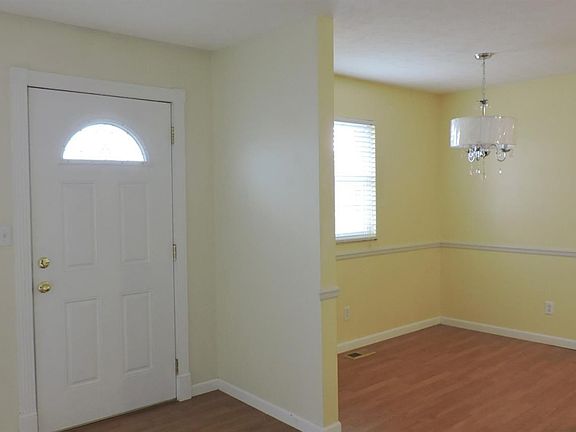 4th image of 31 Oak Hill Dr