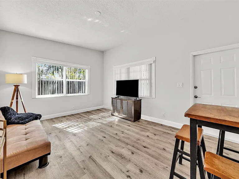 805 NE 17th Ave #4 — Photo 7