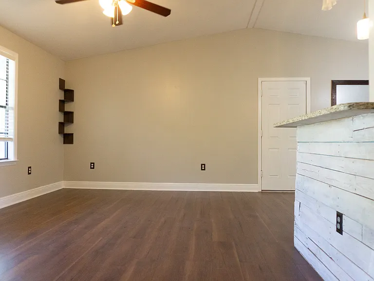 969 Dixie St — Photo 16