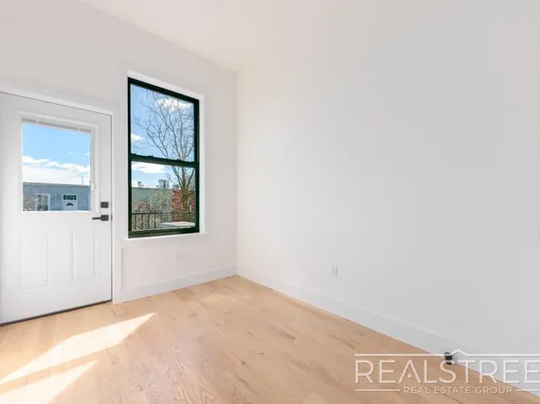 1276 Jefferson Avenue image 7 of 12