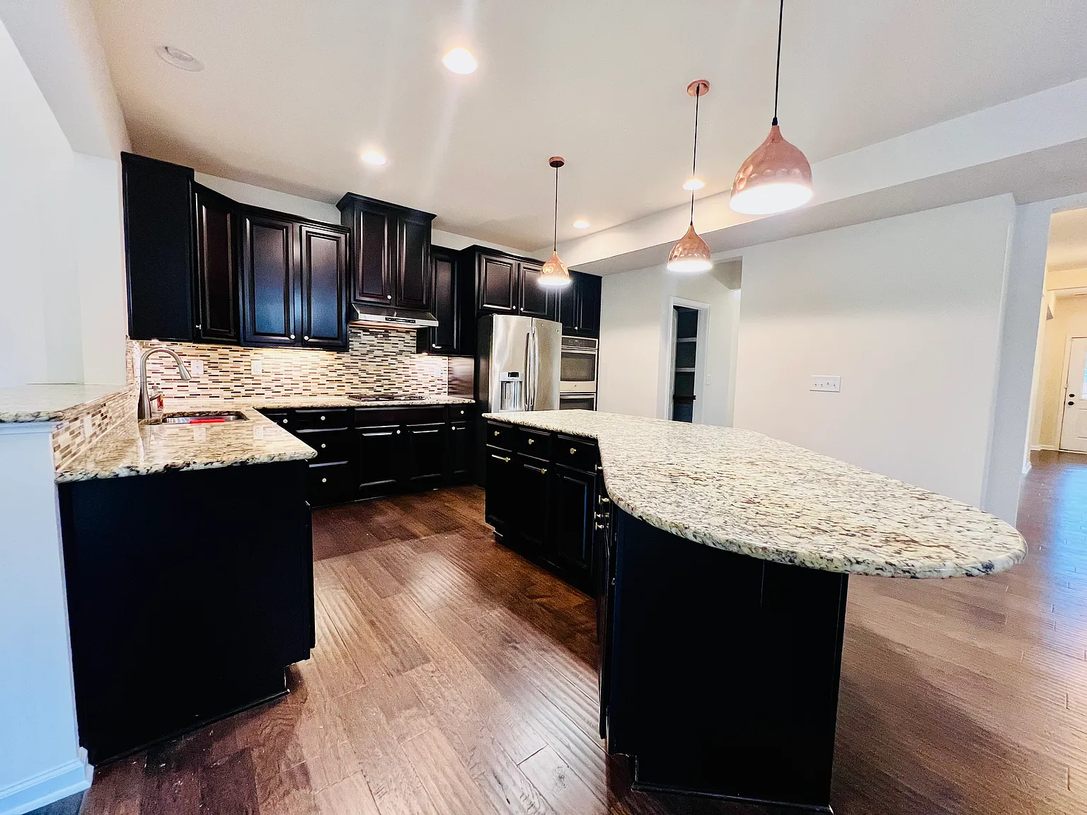 4 bed, 2.5 bath, 3310 sqft, $2,700 — Photo 3