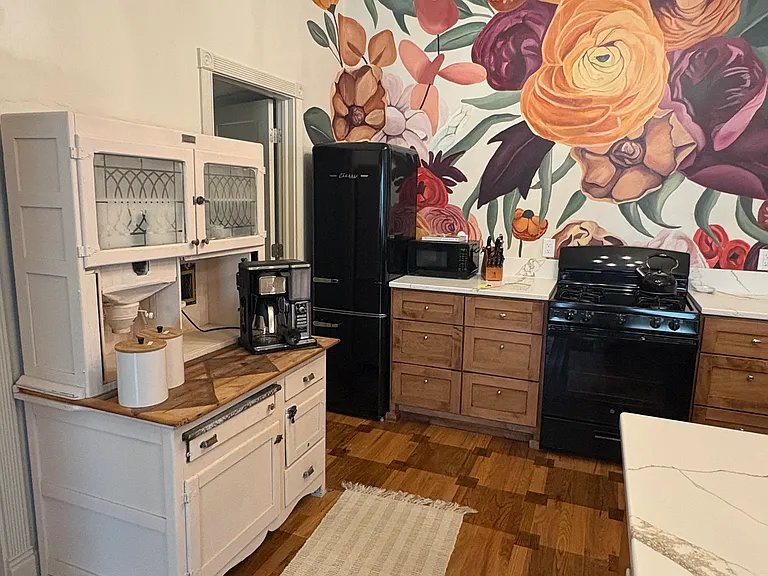 105 E Johnson St — Photo 19