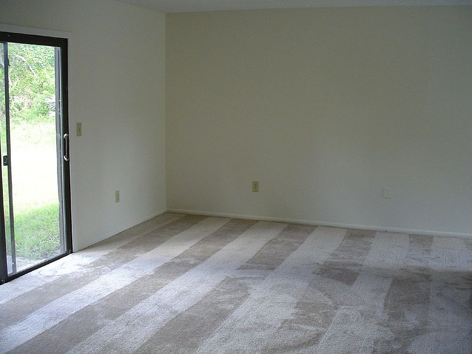 2nd image of 415 Breakwater St SE