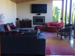 3962 Elmwood St, Burnaby, BC V5G1S2