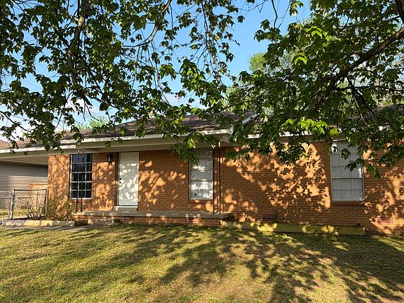 2nd image of 4 Crest Ln