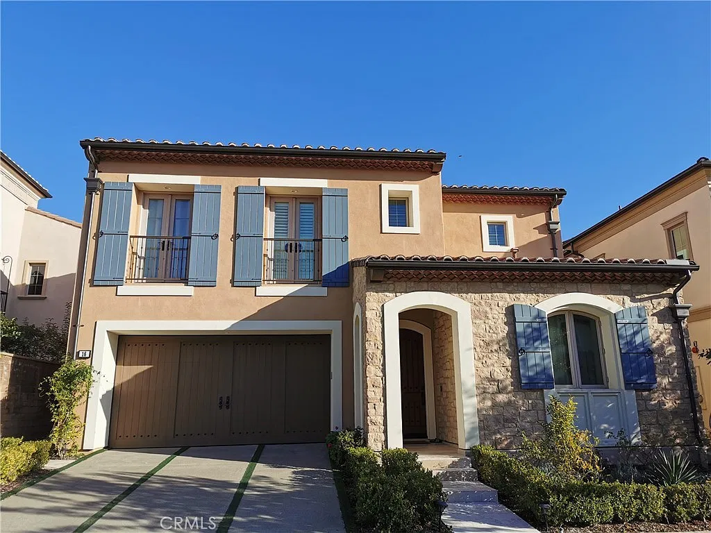 4 bed, 4.5 bath, 3628 sqft, $9,200 — Photo 1