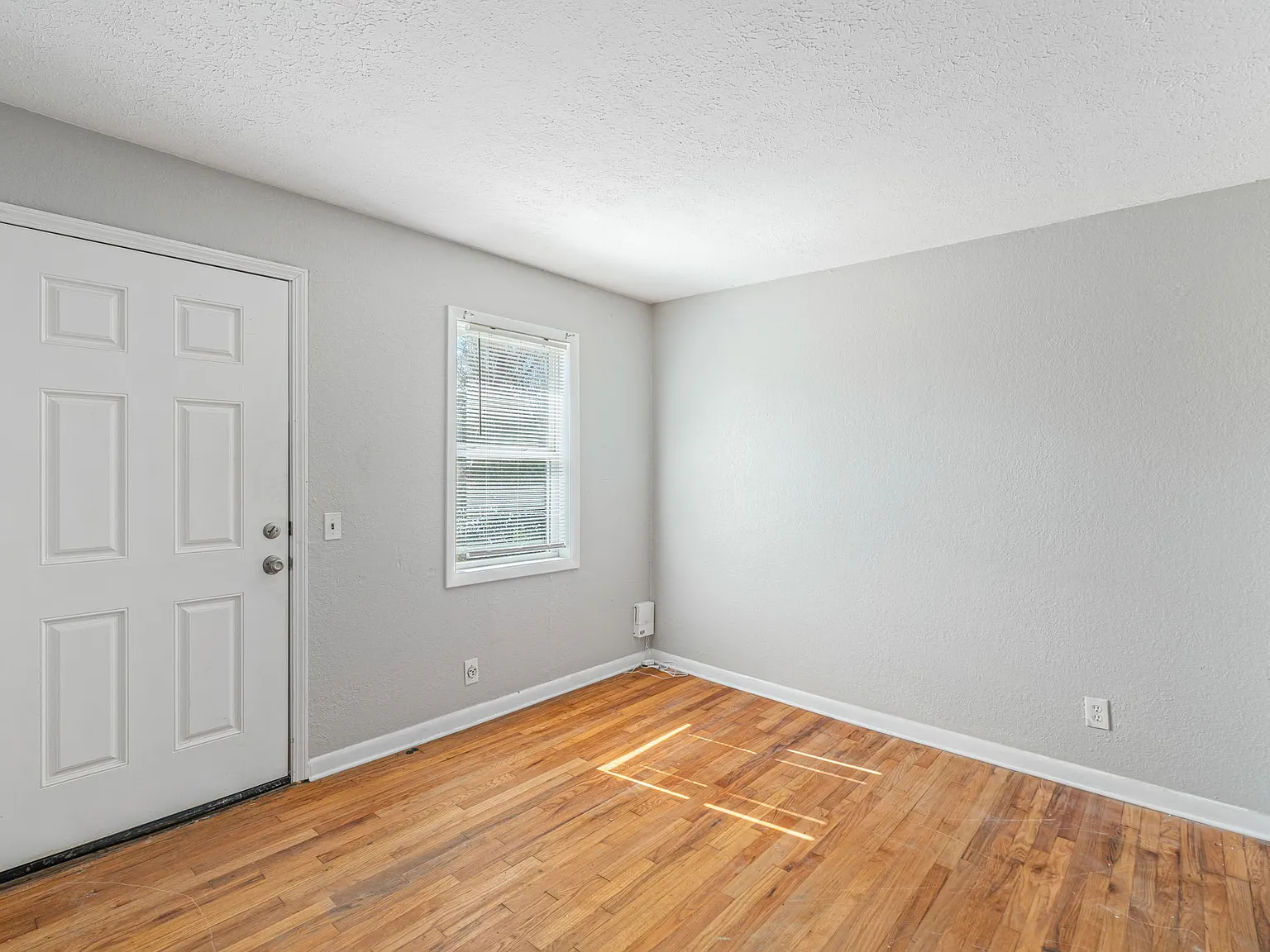 (ACHJH) 3811 & 3813 Fairmont Boulevard Duplex - 1 — Photo 4