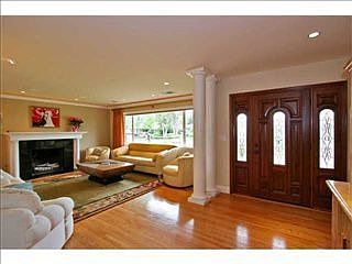 4th image of 861 Country Club Ln