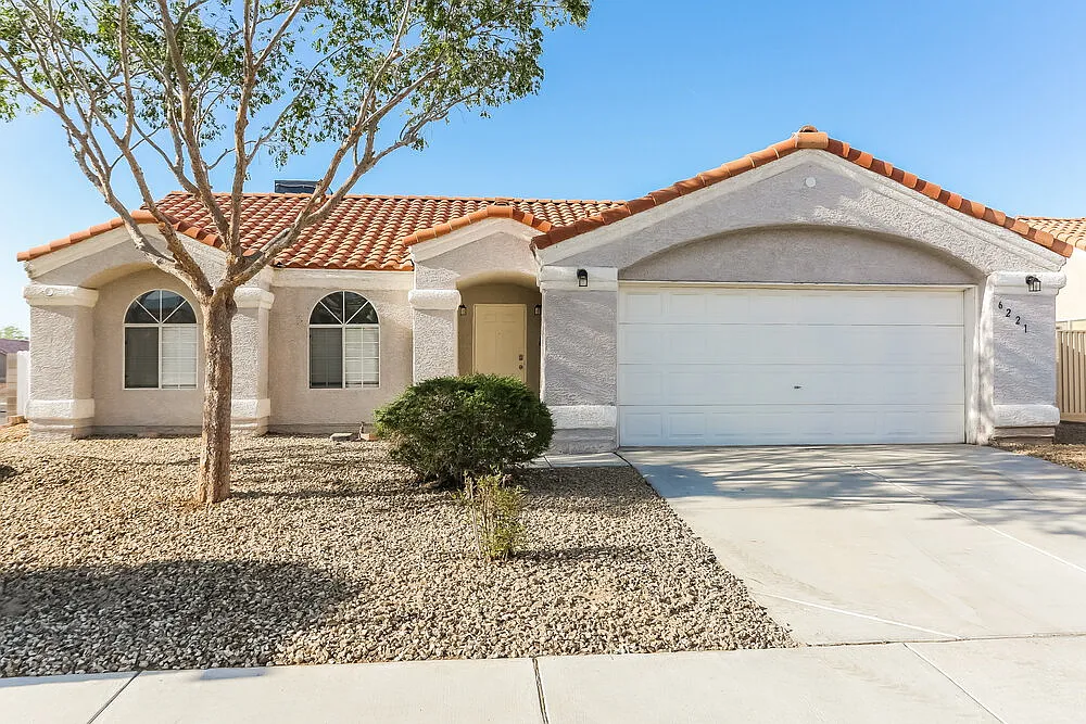 3 bed, 2.0 bath, 1381 sqft, $2,930 — Photo 1