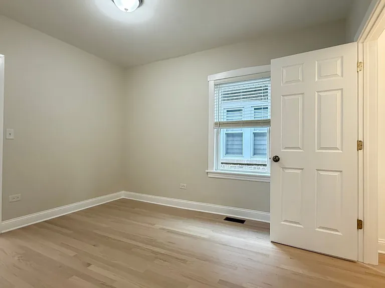 5821 W Gunnison St — Photo 23