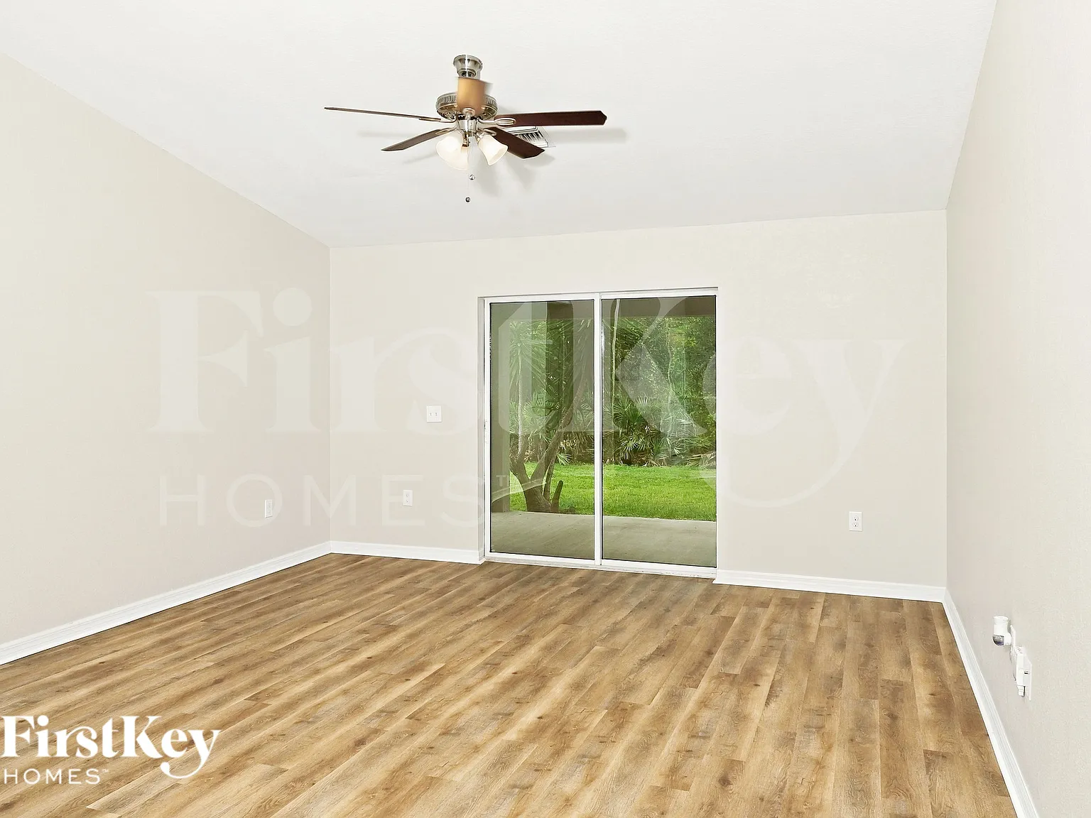 3 bed, 2.0 bath, 1637 sqft, $1,810 — Photo 2