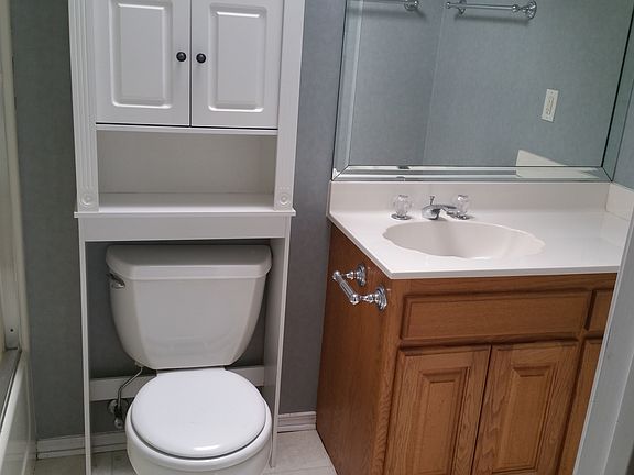 2nd floor bathroom